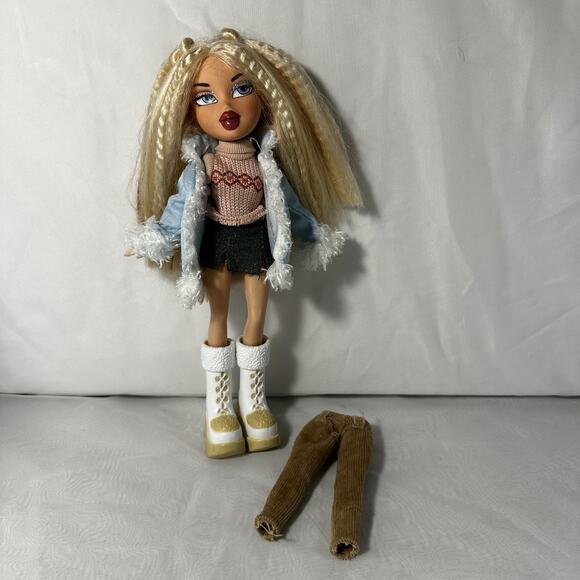 Bratz Cloe Wintertime Wonderland 1st Edition Blonde Blue Eyes Doll Incomplete - Picture 1 of 7